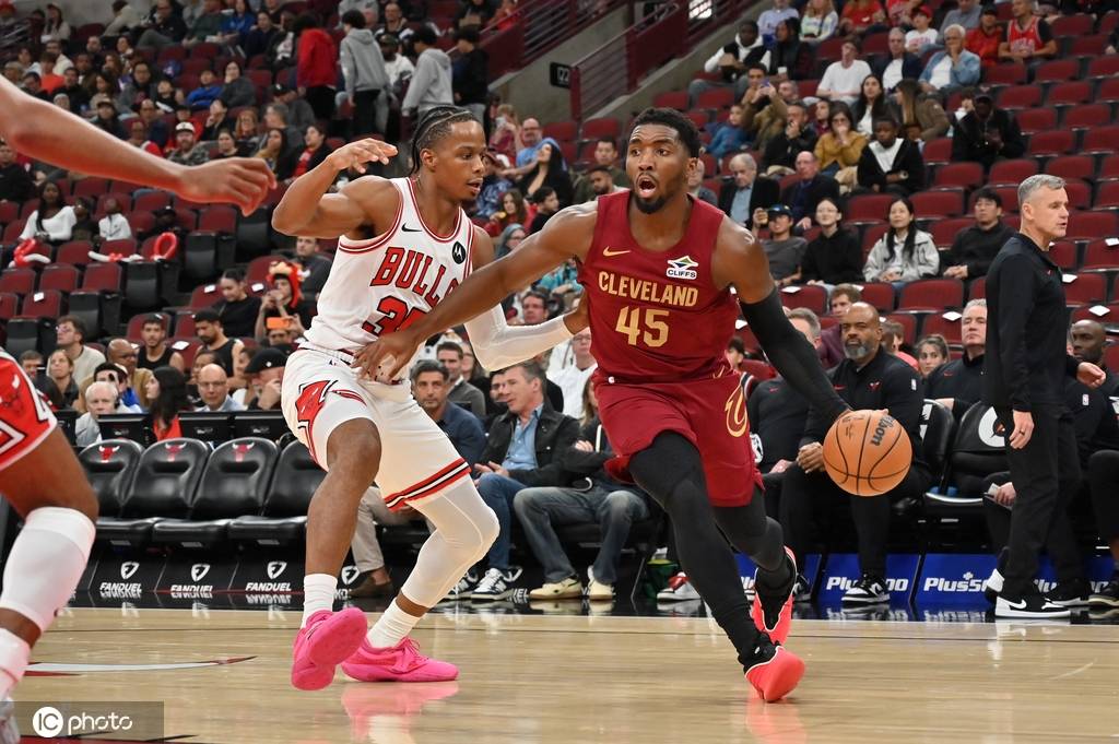 季前赛-莫布利领衔骑士3人得分20+ 仍不敌公牛